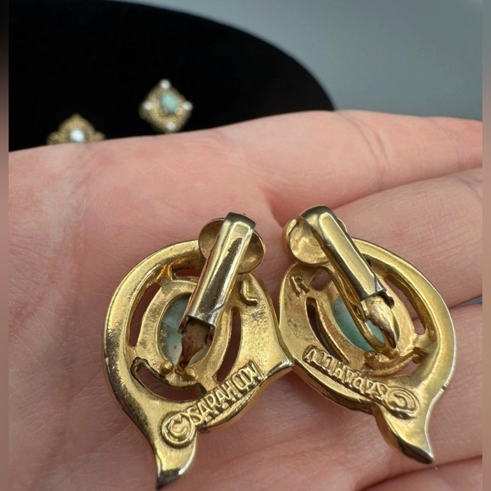 VTG Sarah Coventry “Remembrance” Set - Brooch, Earrings, And Stick Pin 1968 - Picture 11 of 16
